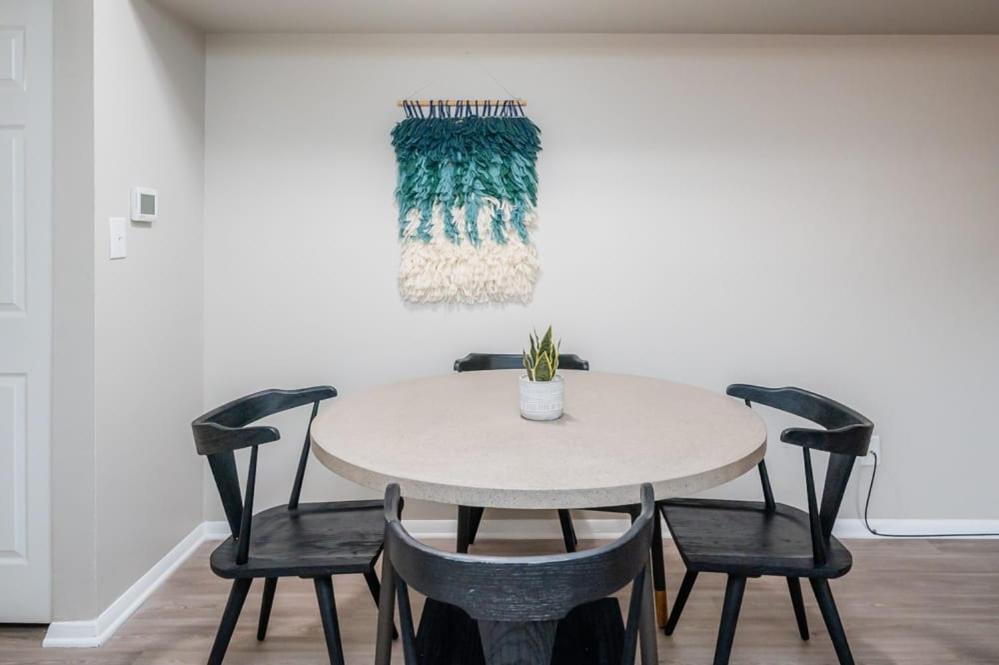 Welcoming 2Br With Parking And Perfect Location Apartment Durham Ngoại thất bức ảnh