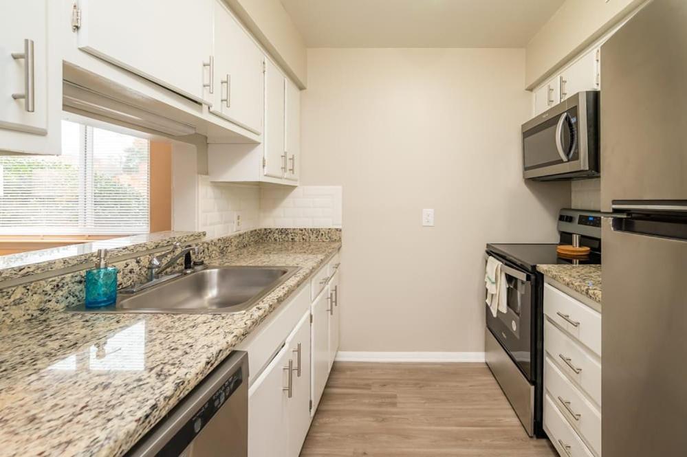 Welcoming 2Br With Parking And Perfect Location Apartment Durham Ngoại thất bức ảnh