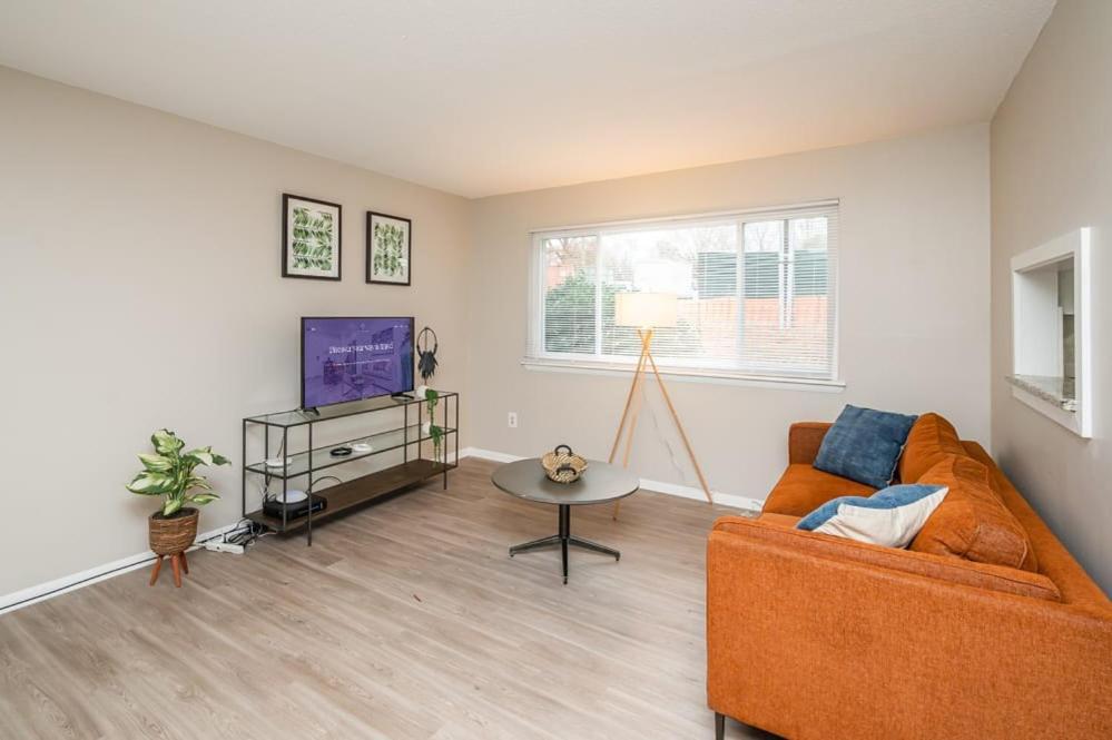 Welcoming 2Br With Parking And Perfect Location Apartment Durham Ngoại thất bức ảnh